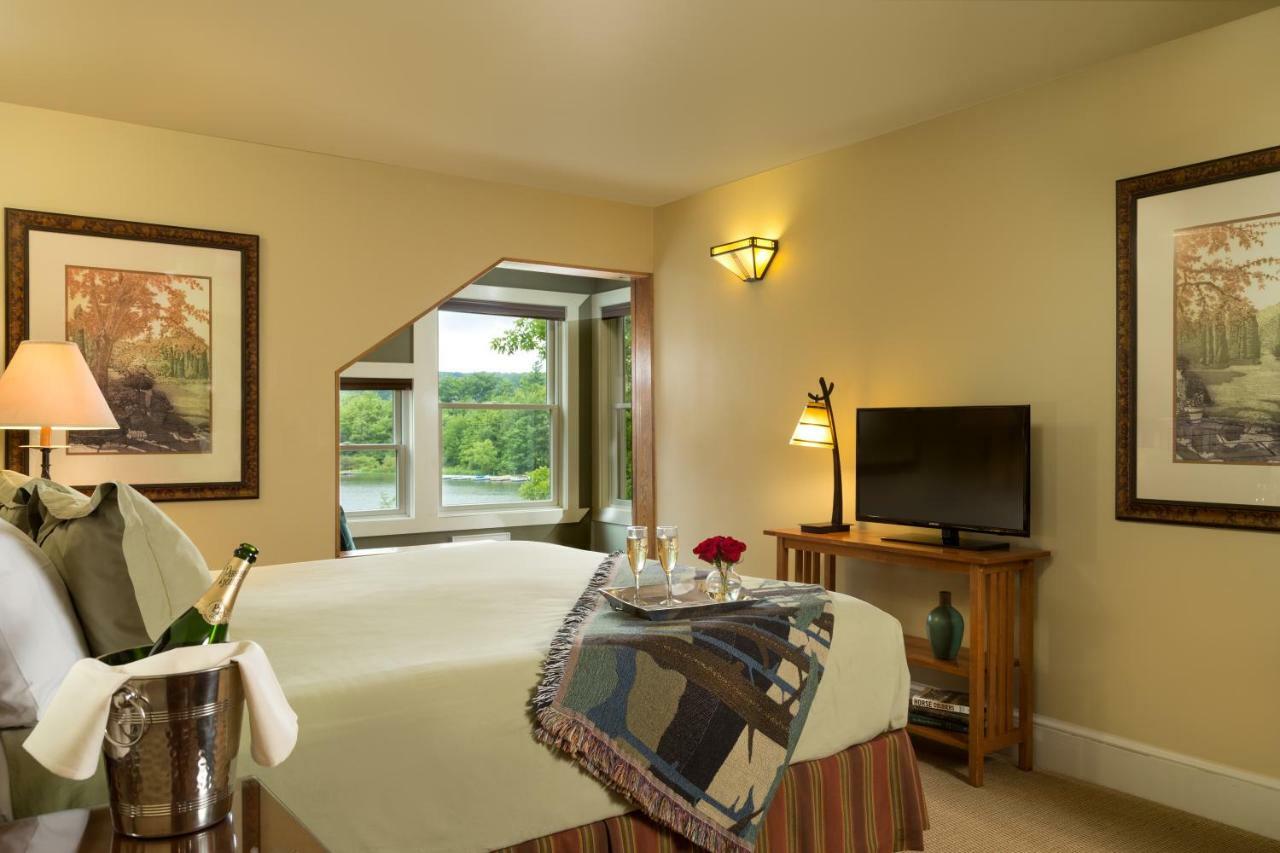 Lake Pointe Inn McHenry Exterior photo