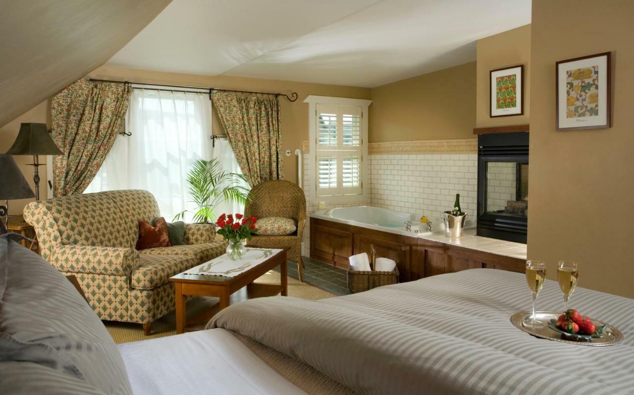 Lake Pointe Inn McHenry Exterior photo