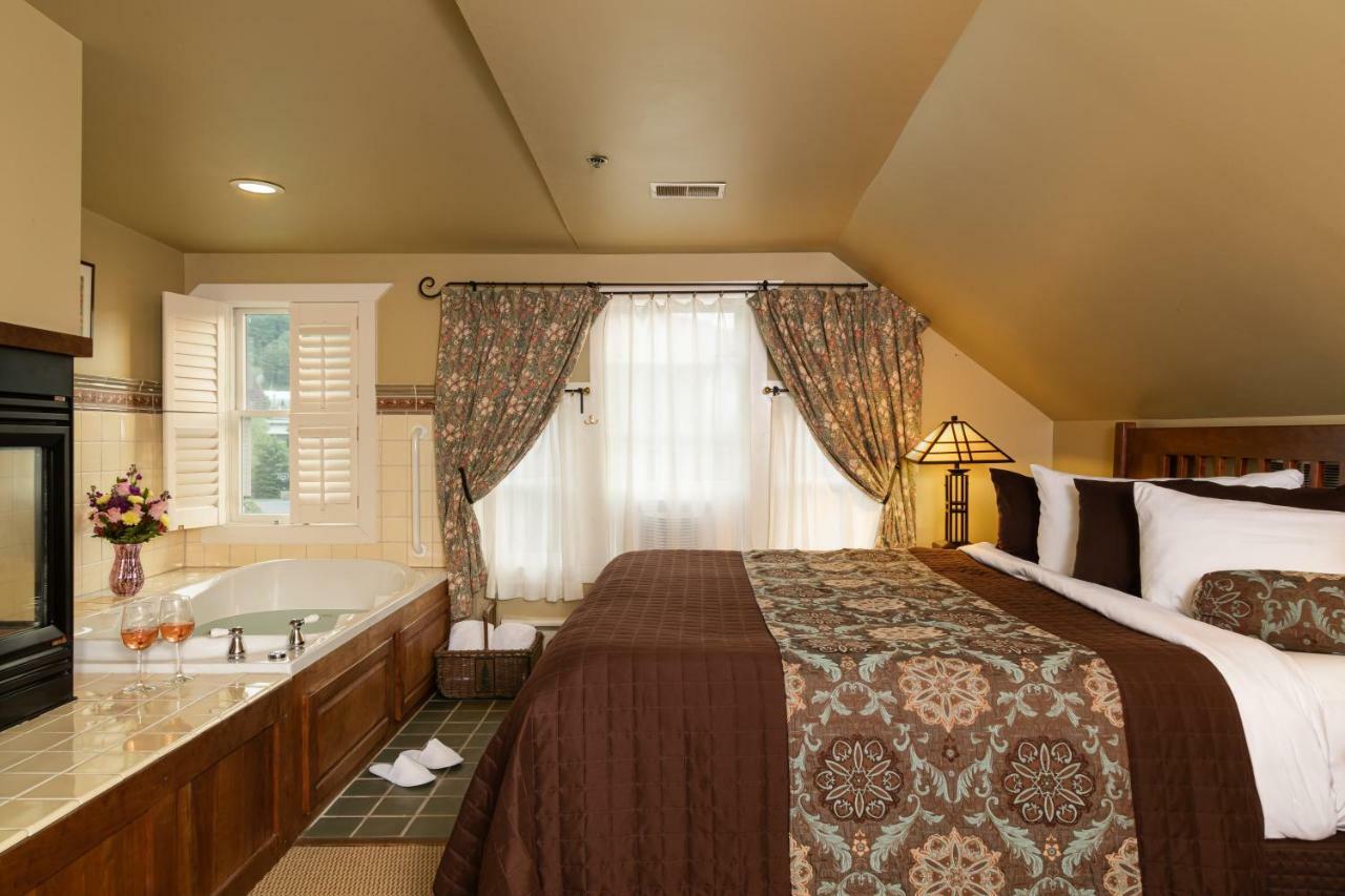 Lake Pointe Inn McHenry Exterior photo
