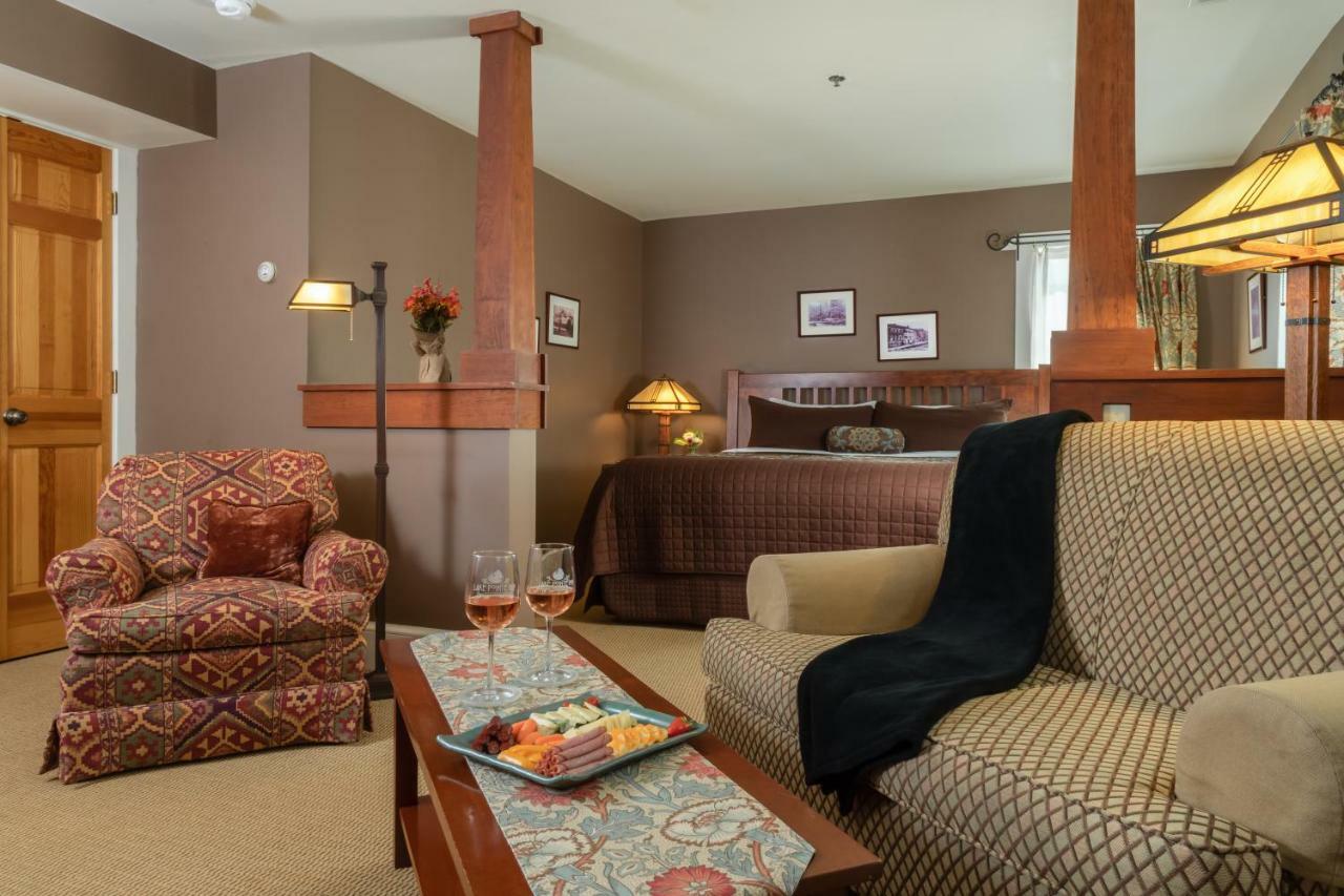 Lake Pointe Inn McHenry Exterior photo